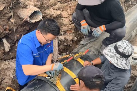 Huashida Pipe Electrofusion Sleeve provides after-sales service guidance at construction sites