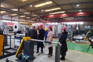 Russian customers visited Huashida to inspect their four-roller horizontal heat shrink tape equipment.