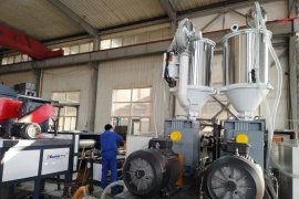 Huashida's Four-Roller Horizontal Reinforced Heat Shrink Tape Equipment Enters Mass Production