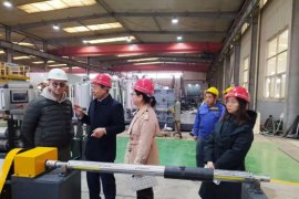 Russian customers come to the factory to inspect the products.