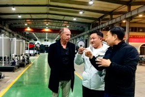 Huashida wins with speed–providing a solution for 3PE anti-corrosion equipment within 40 minutes and a price quote within 20 minutes.