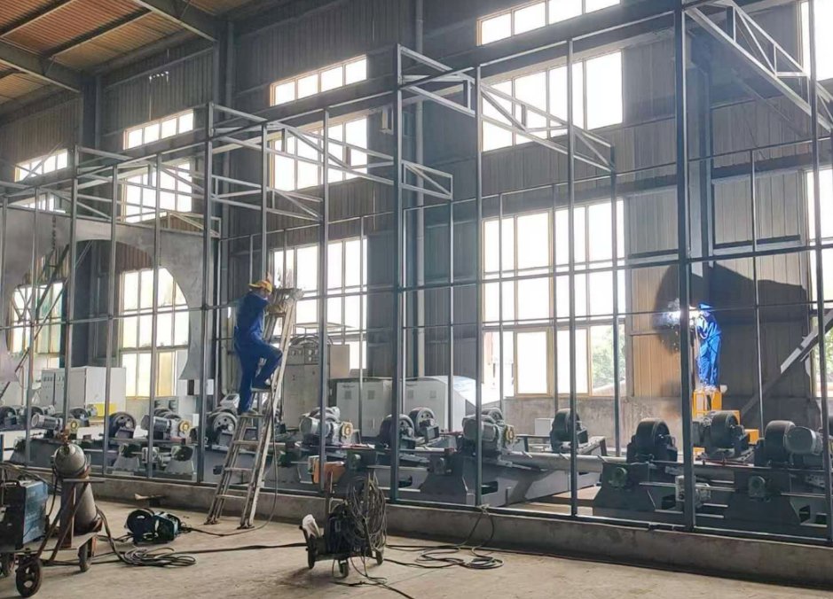 The Huashida 3620mm 3PE steel pipe anti-corrosion equipment purchased by a customer in Linyi has entered the installation stage.The Huashida 3620mm 3PE steel pipe anti-corrosion equipment purchased by a customer in Linyi has entered the installation stage.